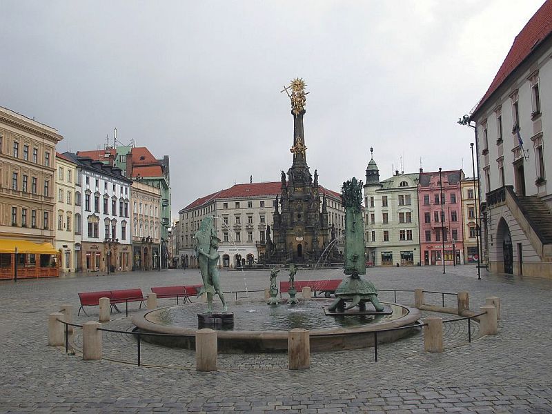 A kvetkez kp nem jelenthet meg, mert hibkat tartalmaz: „http://czech-transport.com/images/Olomouc-Trinity%20Column.jpg”.